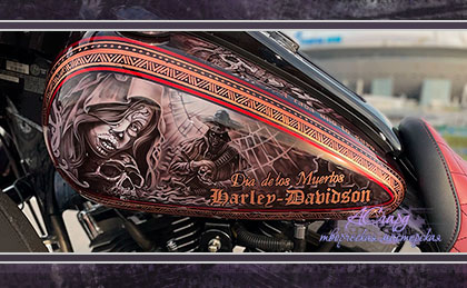 Аэрография на мотоцикле Harley Davidson Road King. Dia de los muertos.