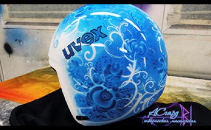 Аэрография на шлеме Uvex для Федерации Санного спорта России. 